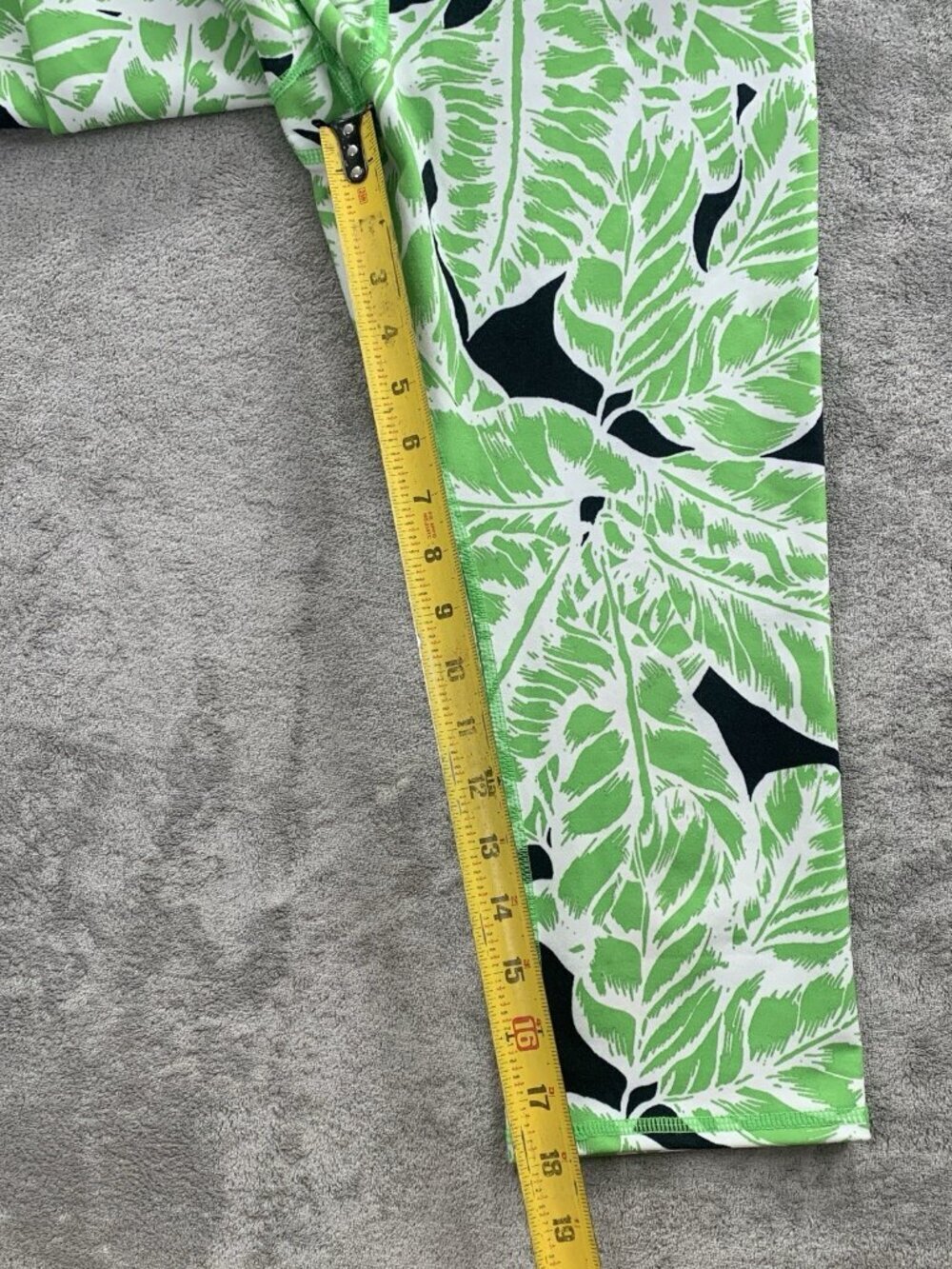 Alo Yoga Leggings Women’s Medium Green Palm Springs Glow Stick Air Brush Cropped - Picture 5 of 12